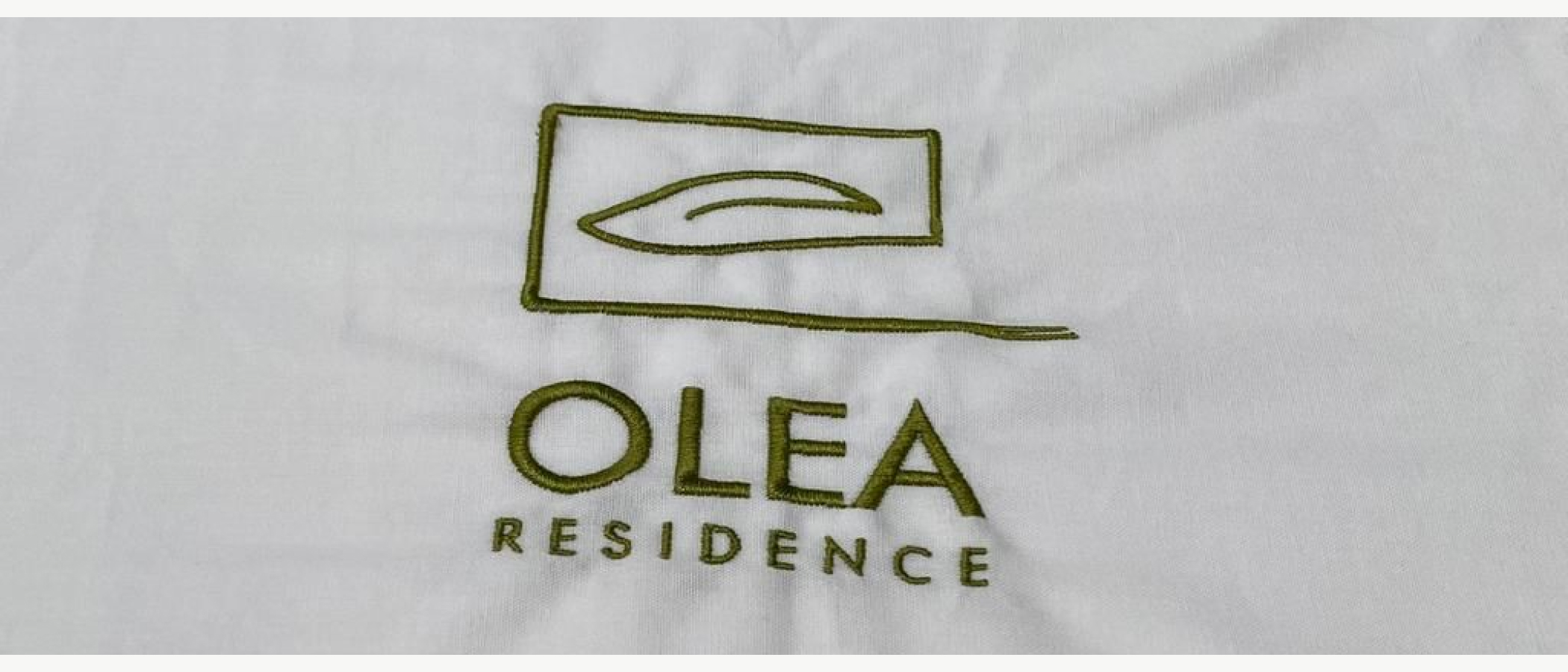 Biancheria con logo Olea Residence