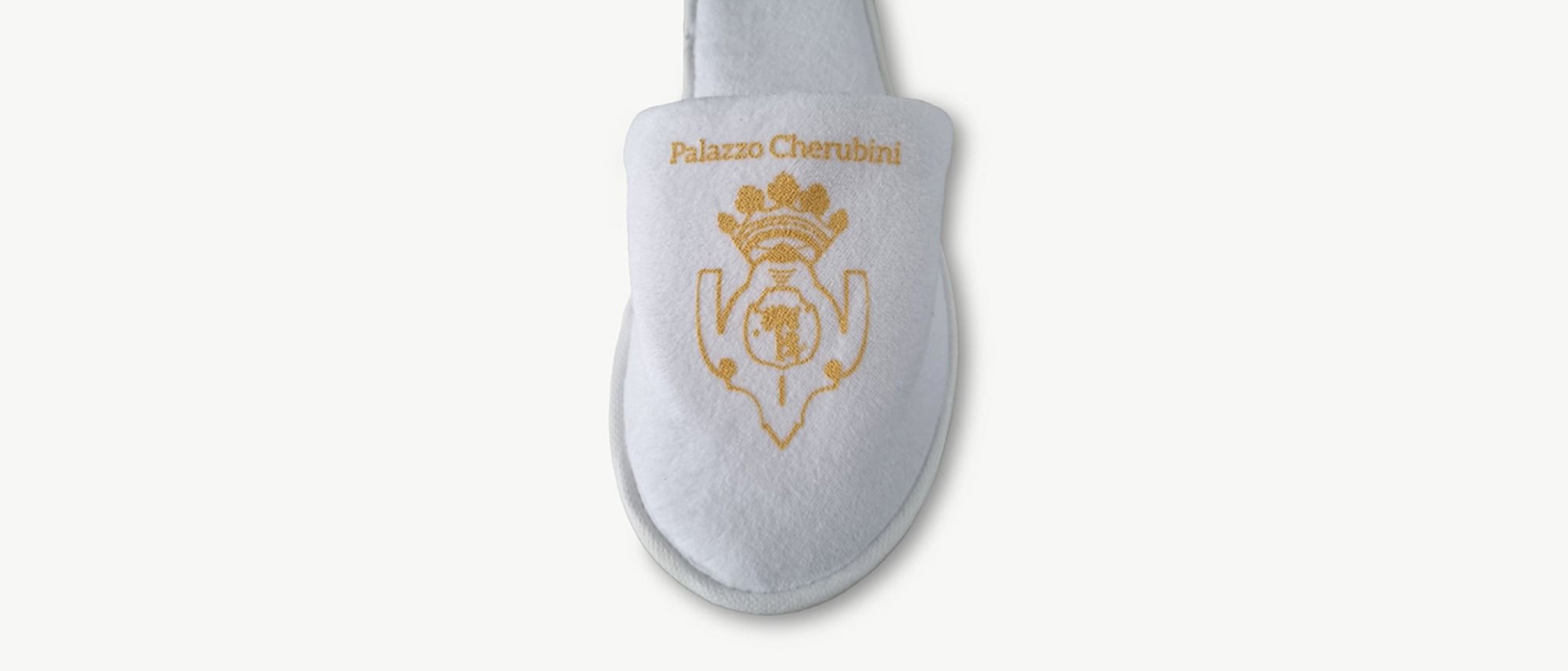 Pantofole di Cortesia personalizzate con logo per Palazzo Churubini